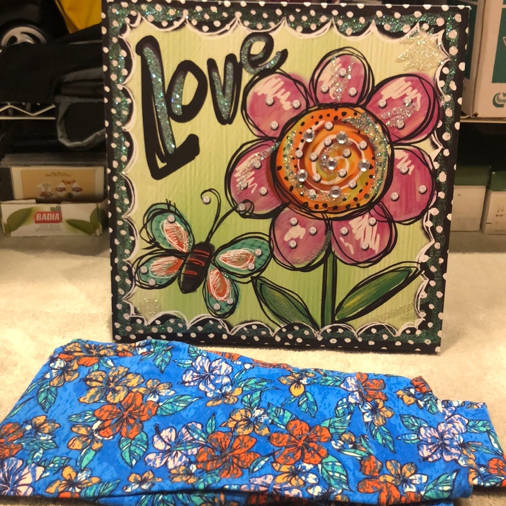 Lularoe leggings hardly worn. Soft like butter!!